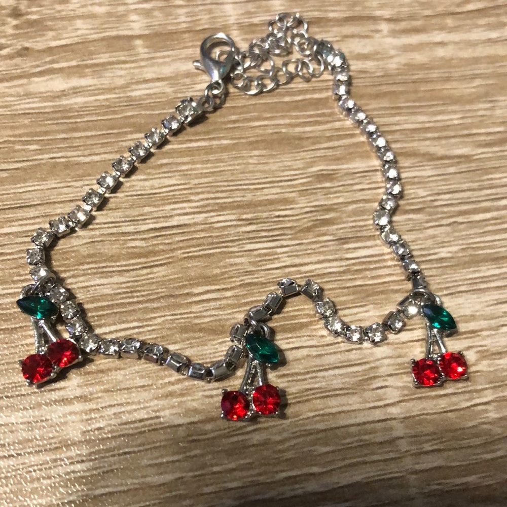 Ankle bracket with cherries
